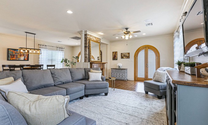 Arabi House | Charming Historic Home Near French Quarter - Cozy & Convenient!
