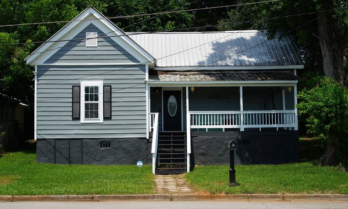 LaGrange House | Charming historic home steps from downtown LaGrange