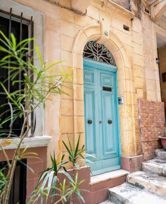 Senglea House | Charming Historic Home with Rooftop Views