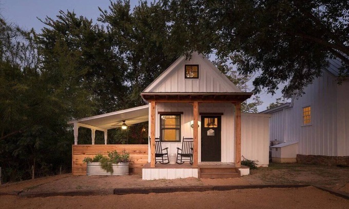 Llano Cottage | Charming Historic lodging on the outer banks of the Llano River