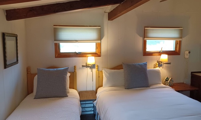 Montauk Cottage | Charming Hither House West Cottage! Fully Furnished and Pet Friendly! nn