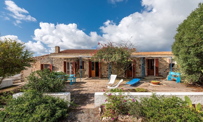 Carloforte House | Charming Holiday Home “Dimora tipica Carlofortina” with Sea View, Mountain View & Terrace