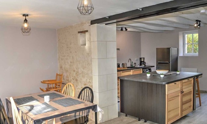 Chedigny Cottage | Charming Holiday Home in the Heart of Chédigny with Private Garden, Parking, and Modern Amenities
