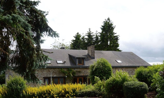 Halleux House | Charming Holiday Home in Halleux with Garden
