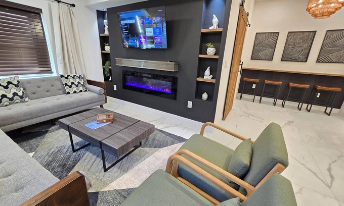 College Park House | Charming Home in College Park close to golf + car