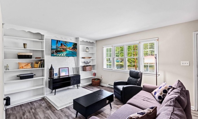 Bowling Green House | Charming Home Minutes from Town ! Close to Golf Course and Kings Dominion !