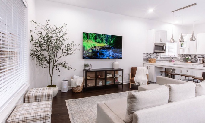 Lexington House | Charming Home Near UK Campus! Perfect for Family Visits!