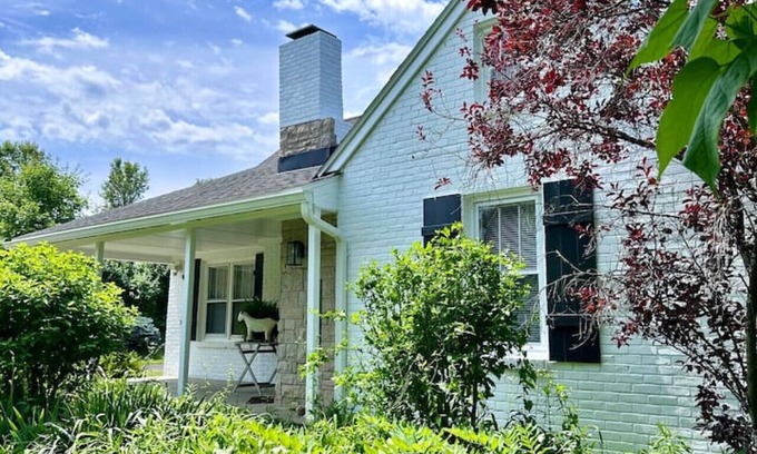 Claverack-Red Mills House | Charming home on acreage, 10 mins to Hudson