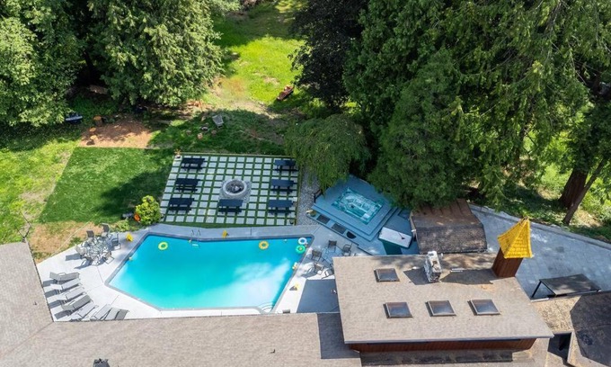 Langley Villa | Charming Home with 12 Bedroom, Pool, River & More