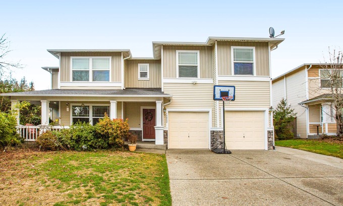 Renton House | Charming home with firepit, enclosed yard, golf nearby, & washer/dryer