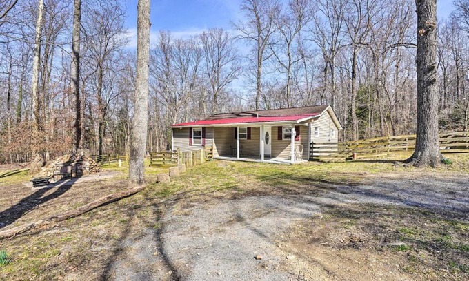 Kabletown House | Charming Home with Yard Near Shenandoah River!