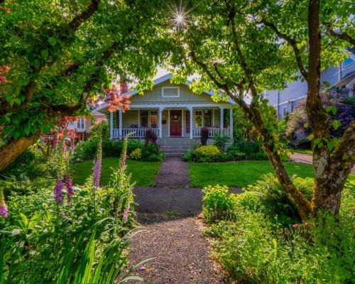 Beaumont - Wilshire House | Charming Home, Wonderful Neighborhood!