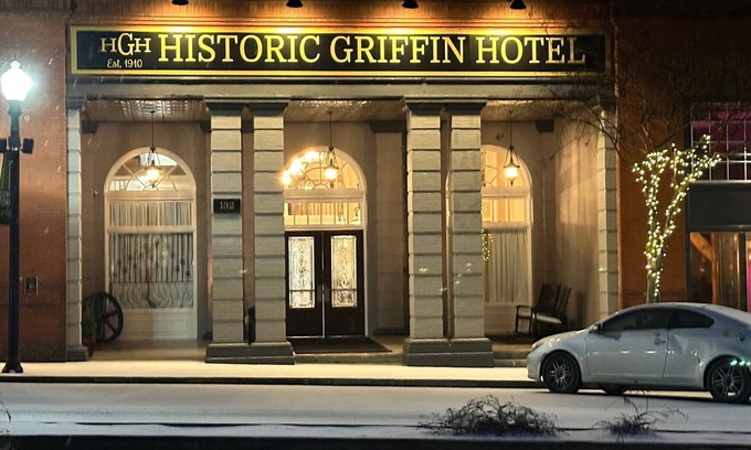 Downtown Hotel | Charming Hotel in Downtown Griffin! Walking Distance to Many Restaurants!