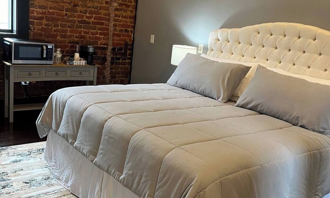 Marshall Apartment | Charming hotel suite with AC and WiFi in serene downtown Marshall, TX