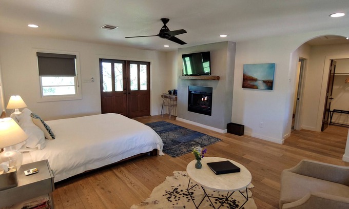 Kyle Apartment | Charming hotel suite with stunning views of the Texas Hill Country.