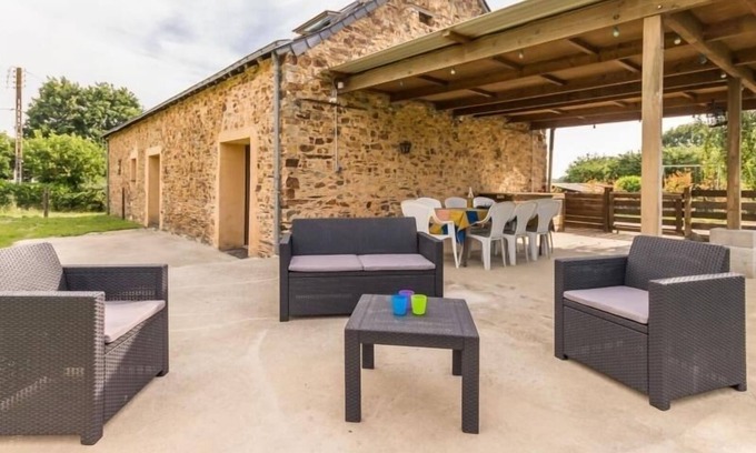 Vallons-de-l'Erdre Cottage | Charming House with Scenic Valley Views, Near Erdre River, Sleeps 8, Pet-Friendly