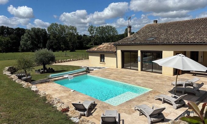 Nojals-et-Clotte House | Charming house with heated pool Dordogne. Pets welcome!