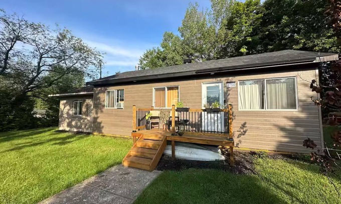 Sainte-Sophie House | Charming house 45 min north of Montreal, near the ski mountains