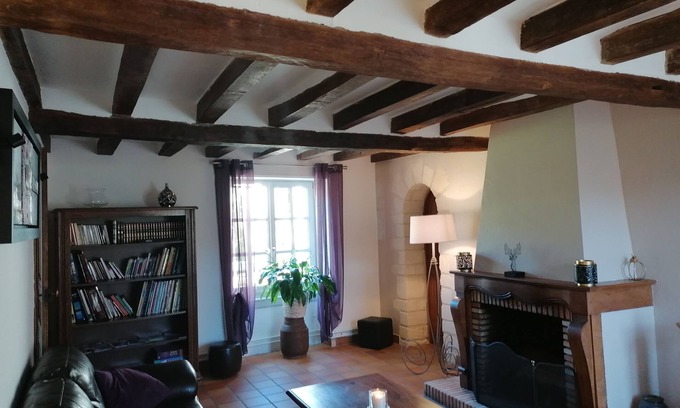 Chars House | Charming house with garden and fireplace