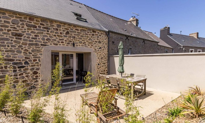 Bretteville Cottage | Charming house in Bretteville with parking included