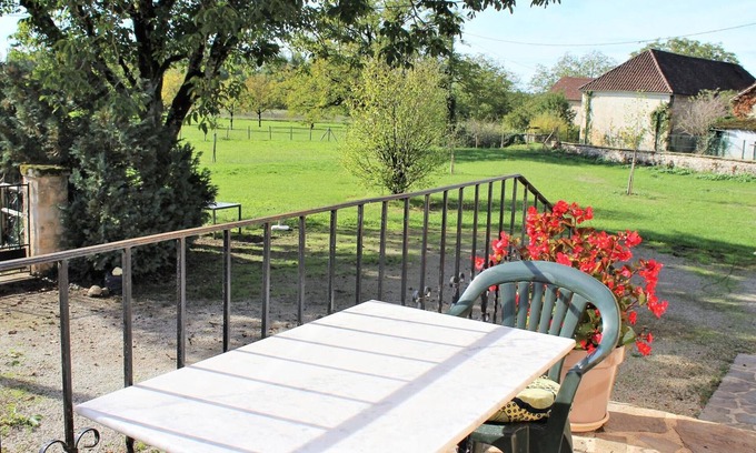 Coulaures Cottage | Charming House in Perigord: Enclosed Garden, Fireplace, Nearby Rivers, Baby Essentials, Pet-Friendly