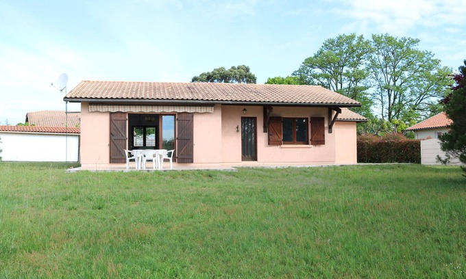 Sanguinet House | Charming House in Quiet Area Near Lake, Amenities Included