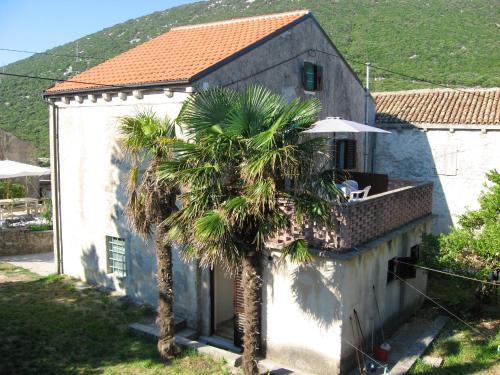 Mali Losinj House | Charming House in Sveti Jakov, Mountain View