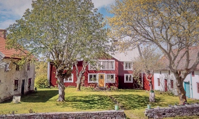 Fora Villa | Charming house on a parceled off farm - 5 minutes to beach, restaurants and shops