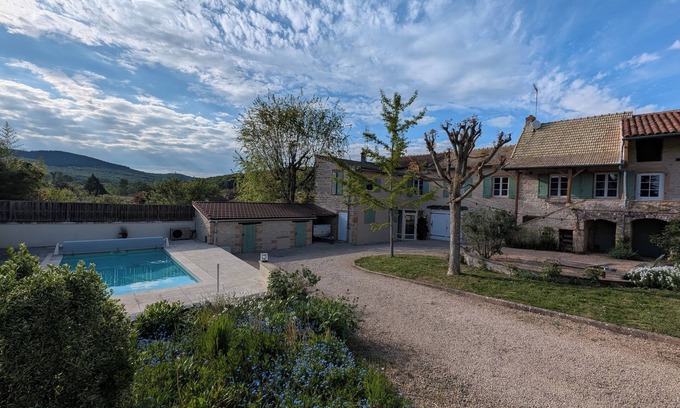 Aze House | Charming house - Swimming pool - 7 beds - 11 travellers - Pets OK - Cluny