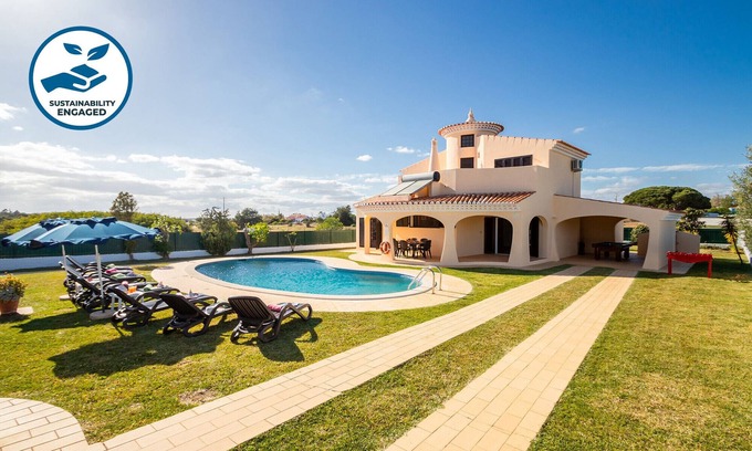 Patroves Villa | Charming house w/heatable pool & BBQ