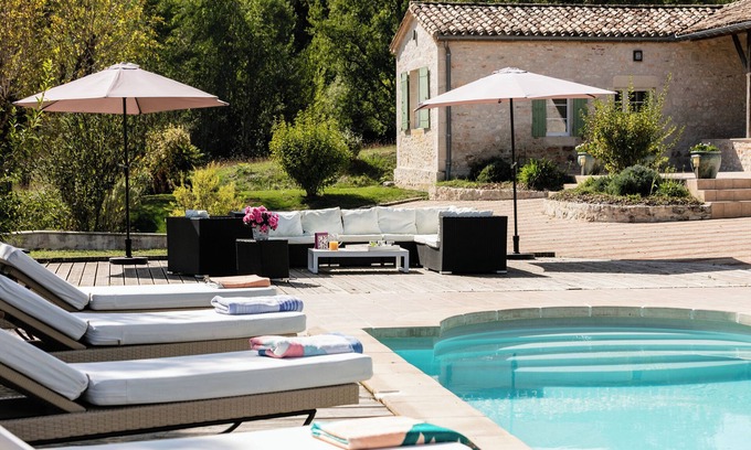 Monflanquin House | Charming house with swimming pool and jacuzzi, and its outbuildings