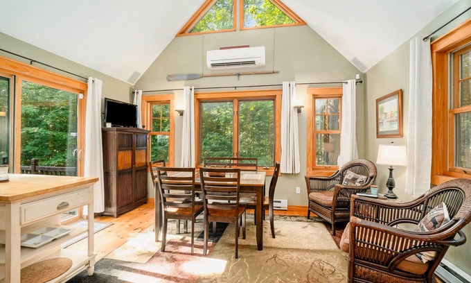 Traverse City House | Charming lake cottage with a wet bar, firepit, fast WiFi, & washer/dryer