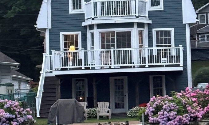 Lake Hopatcong House | Charming Lake Home on Lake Hopatcong in a quiet cove bring a boat or Waverunner