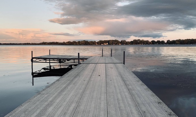 Wind Lake House | Charming Lake House ⭐️ Swim - Fish - Boat - Relax ⭐️