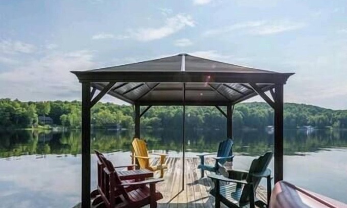 Huntsville House | Charming Lake Vernon Waterfront Cottage with Private Sauna