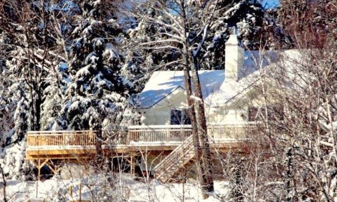Sainte-Adele House | Charming Lakehouse on Lac Pilon