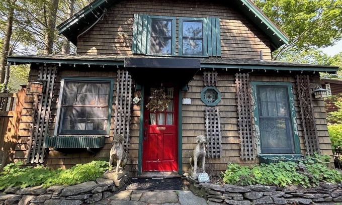 Morris House | Charming lakeside cottage and guest cottage with spectacular views