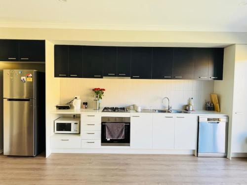 Plumpton House | Charming Lakeside Retreat