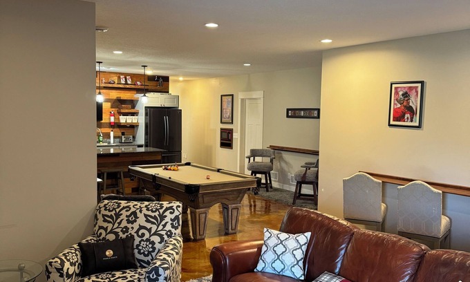 Lakeville Apartment | Charming large 2-bedroom basement apartment in serene Lakeville with AC, WiFi,