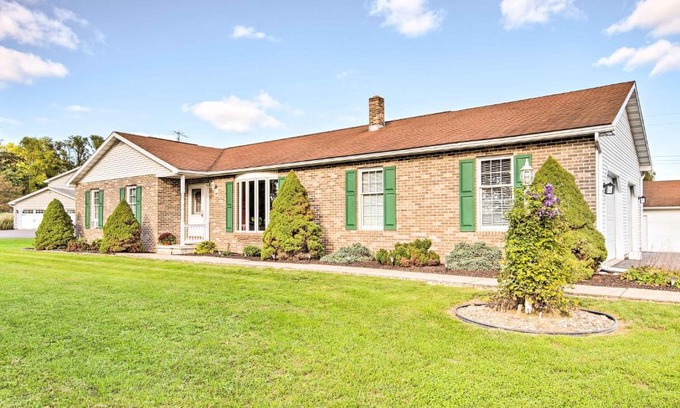 Lewisburg House | Charming Lewisburg Home with Hot Tub and Games!