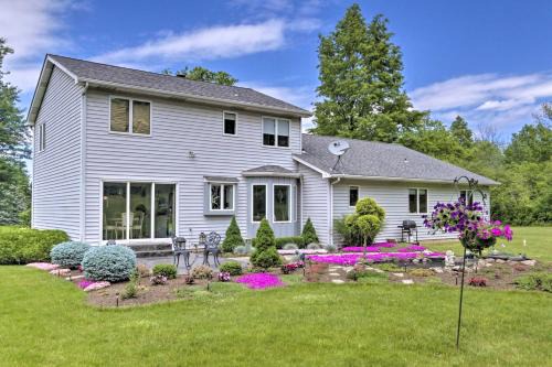 Lewiston Apartment | Charming Lewiston Apt 10 Miles to Niagara Falls!