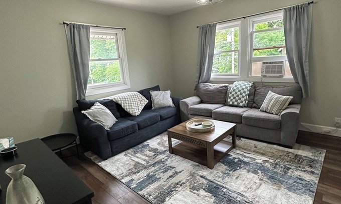 Cortland Apartment | Charming Lincoln 4BR Apt