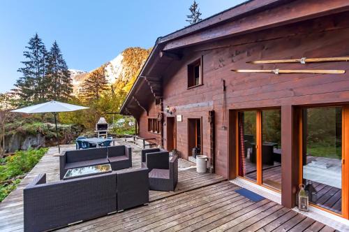 Burglauenen Ski Chalet | Charming Little Chalet for 6 People & Free Ski Lockers
