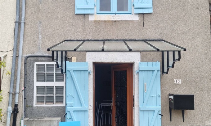 Brigueuil House | Charming little cottage in a fortified village