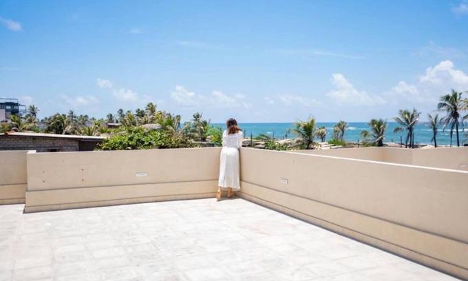 Mount Lavinia Villa | Charming 4-bedroom villa with AC and WiFi with Stunning Rooftop Sea View