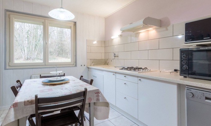 Gy Cottage | Charming lodge by the pond in Gy