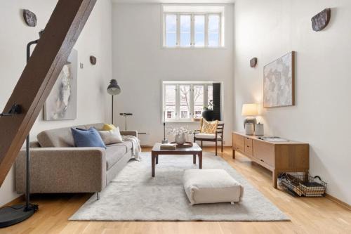 Trondheim City Centre Apartment | Charming Loft, High Ceiling !Modern & Central, Free private Parking 7 min walking !