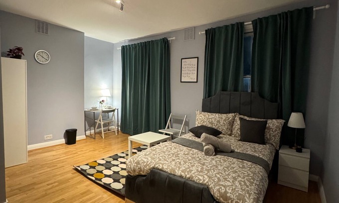 Harrow Road Apartment | Charming London Apartment Near Notting Hill
