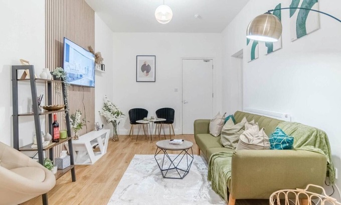 Sudbury Apartment | Charming London Flat Near Wembley + Parks | Garden