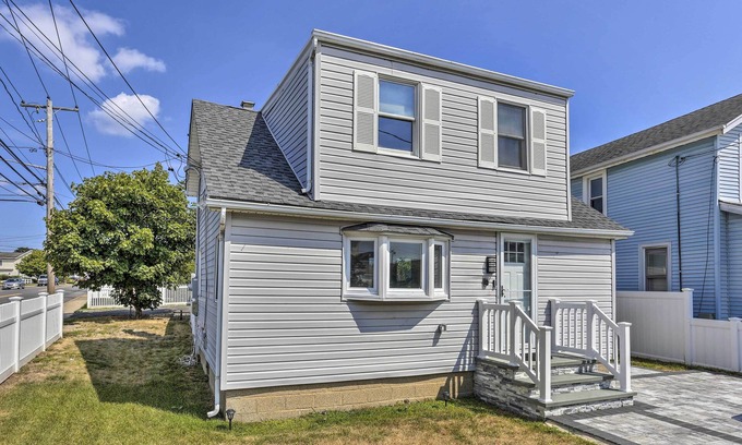 Bellmore House | Charming Long Island Home Near Beaches & Golf